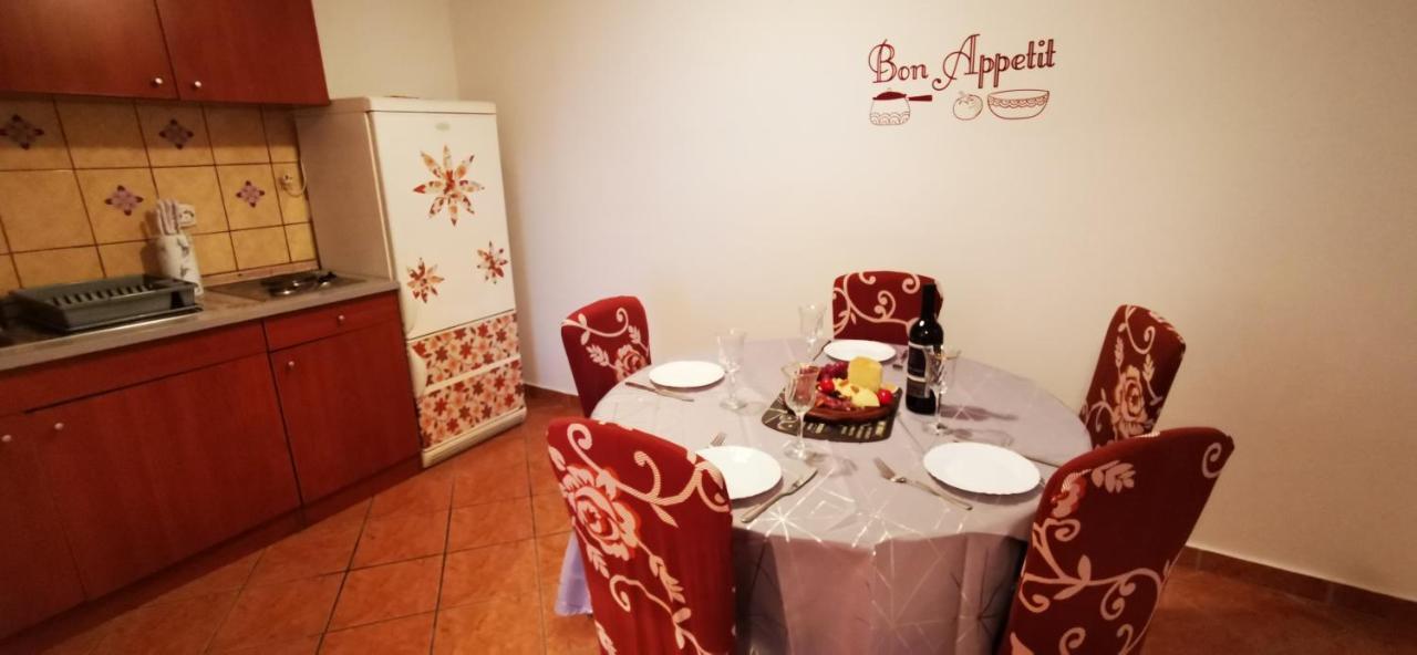 Apartmani Marija โคลัน ภายนอก รูปภาพ